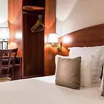 Hotel Des Arcades De - Grand Paris Sud 3*