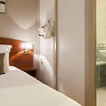 Des Arcades De - Grand Paris Sud Hotel 3*