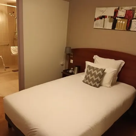 Des Arcades De - Grand Paris Sud فندق