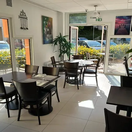 Des Arcades De - Grand Paris Sud 3*