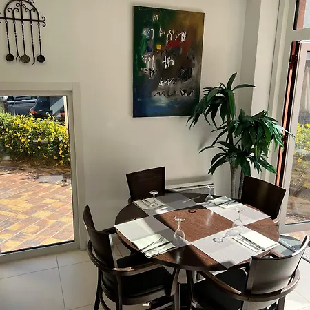 Des Arcades De - Grand Paris Sud فندق