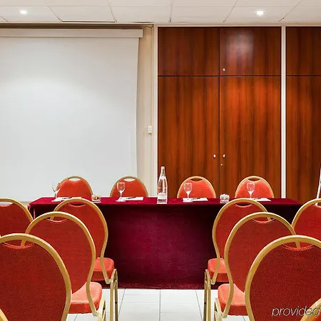 Hotel Des Arcades De - Grand Paris Sud 3*