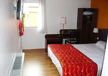 Des Arcades De - Grand Paris Sud 3* קשאן
